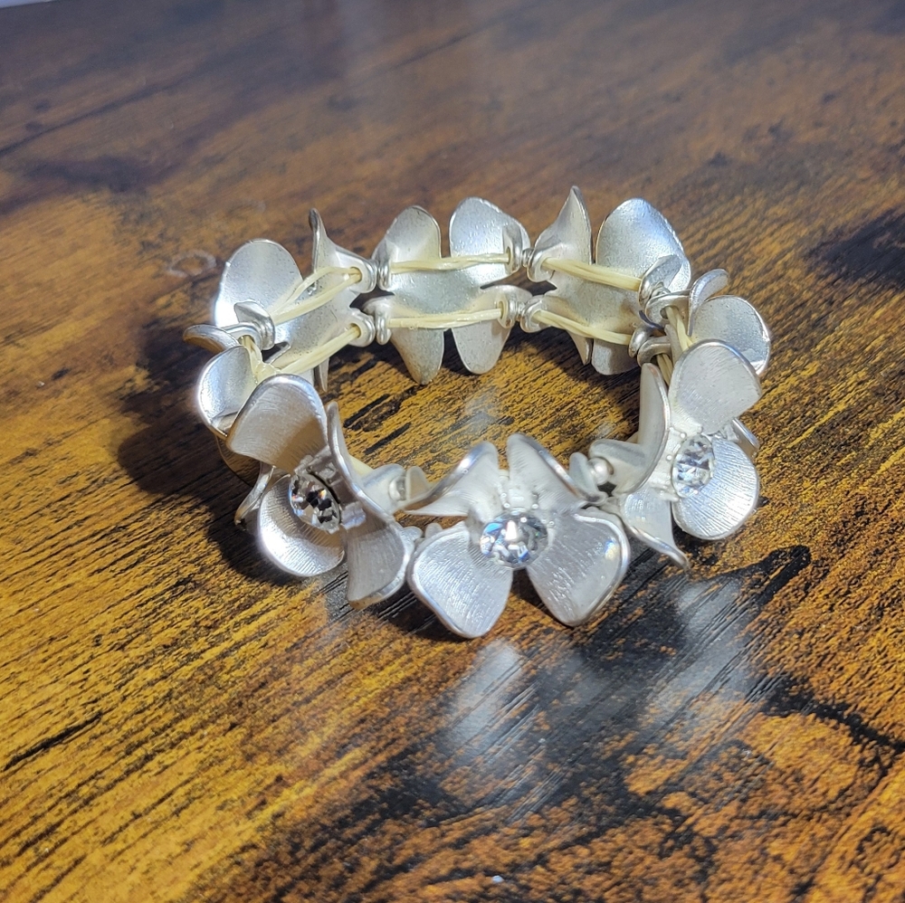 Elegant Floral Bracelet stretchy with rhinestones-silver tone